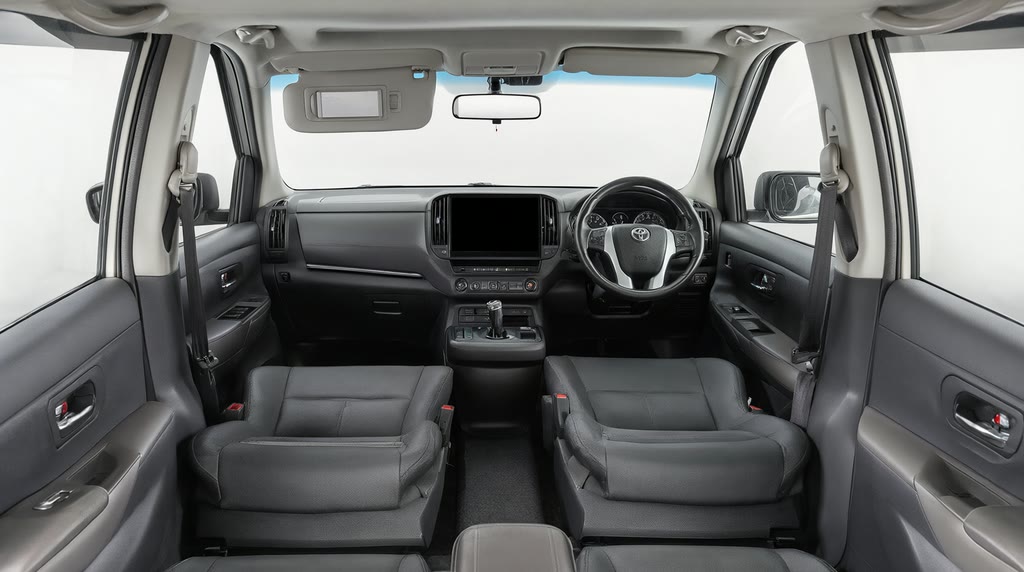 Праворульный салон Toyota Roomy в Японии перед заказом